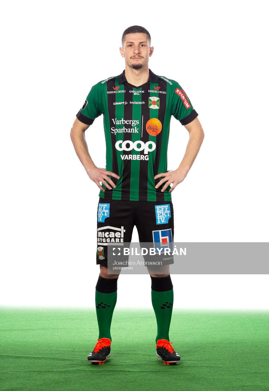 Varbergs Adnan Maric 1 poserar för ett porträtt den 1 mars 2024 i Varberg.