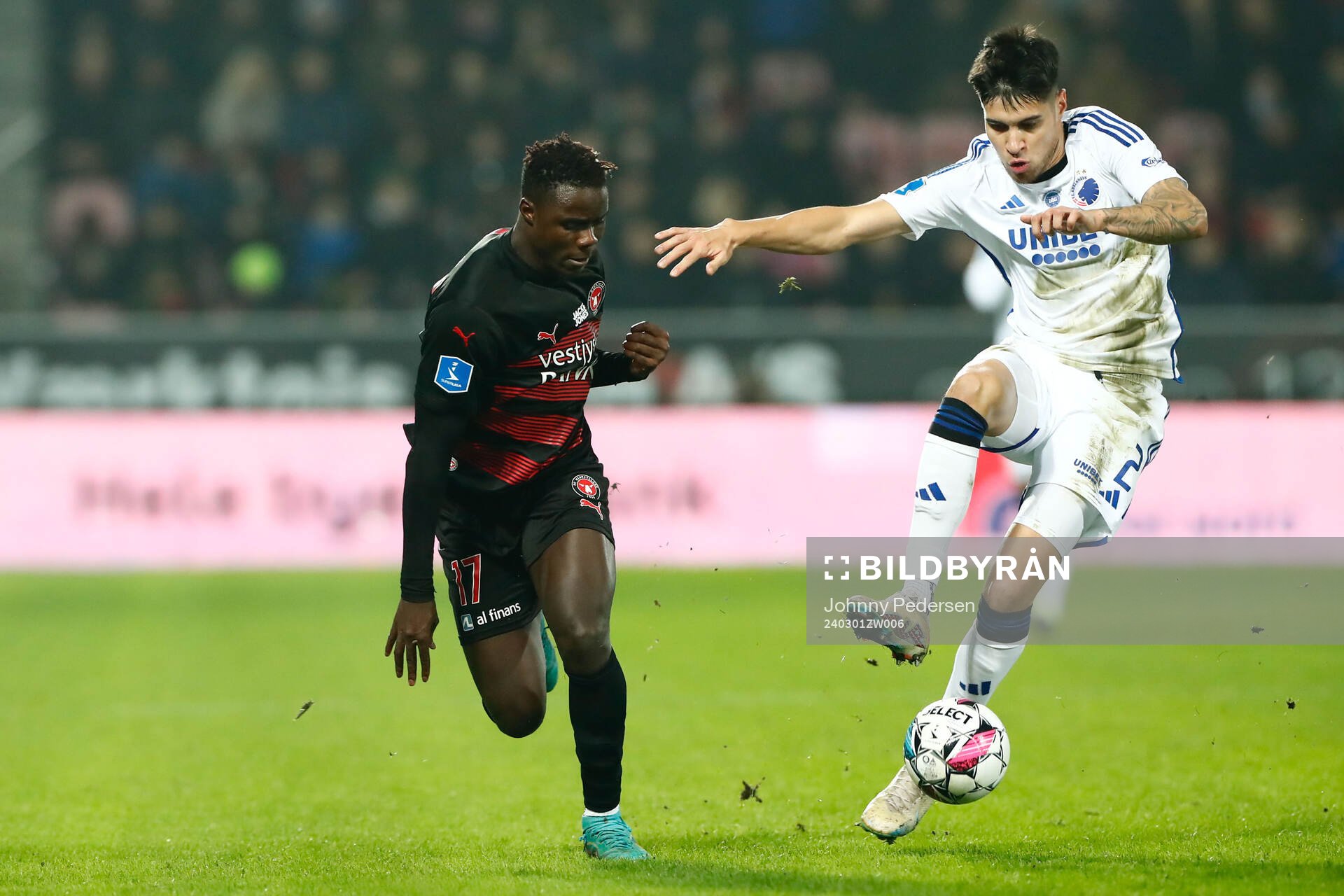 Dju Franculino of Midtjylland and Kevin Diks of FC