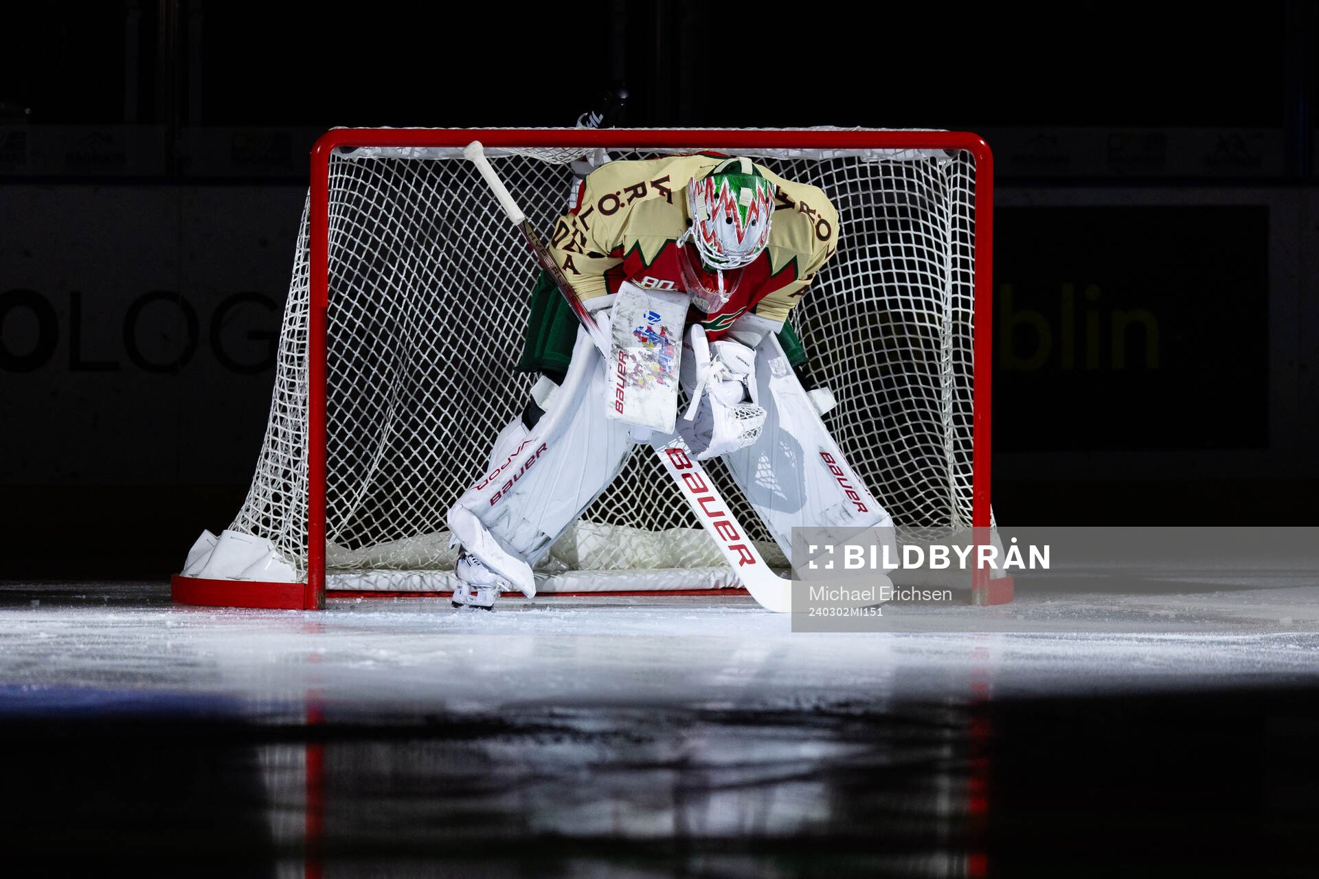 Frölundas målvakt Frans Tuohimaa innan ishockeymatchen i