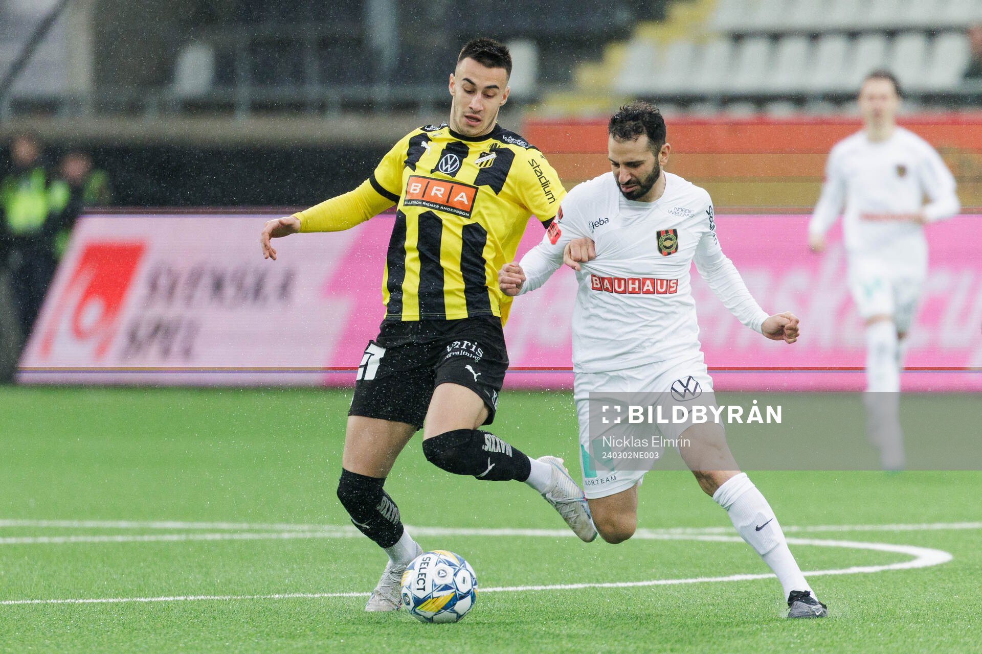 BK Häckens Srdjan Hrstic och Brommapojkarnas André Calisir