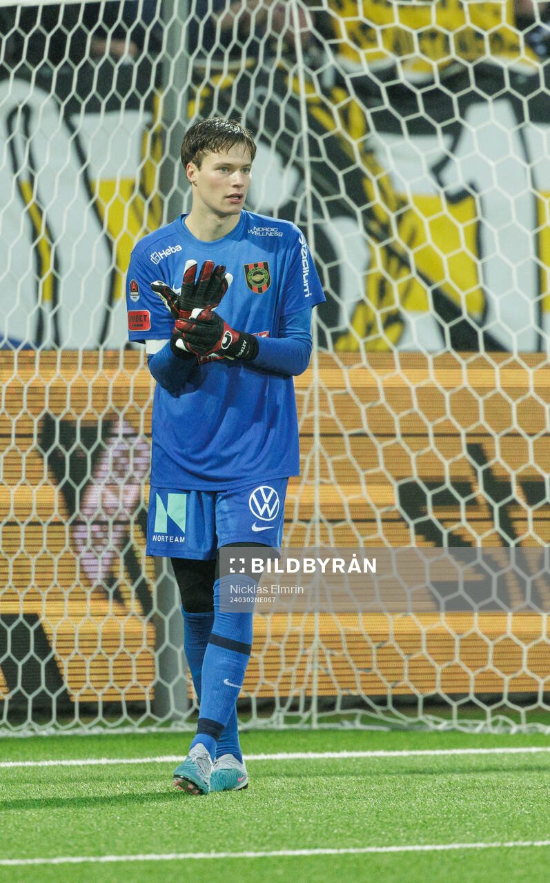 Brommapojkarnas målvakt Filip Sidklev under fotbollsmatchen i Svenska Cupen mellan BK Häcken och Brommapojkarna den 2 mars 2024 i Göteborg.