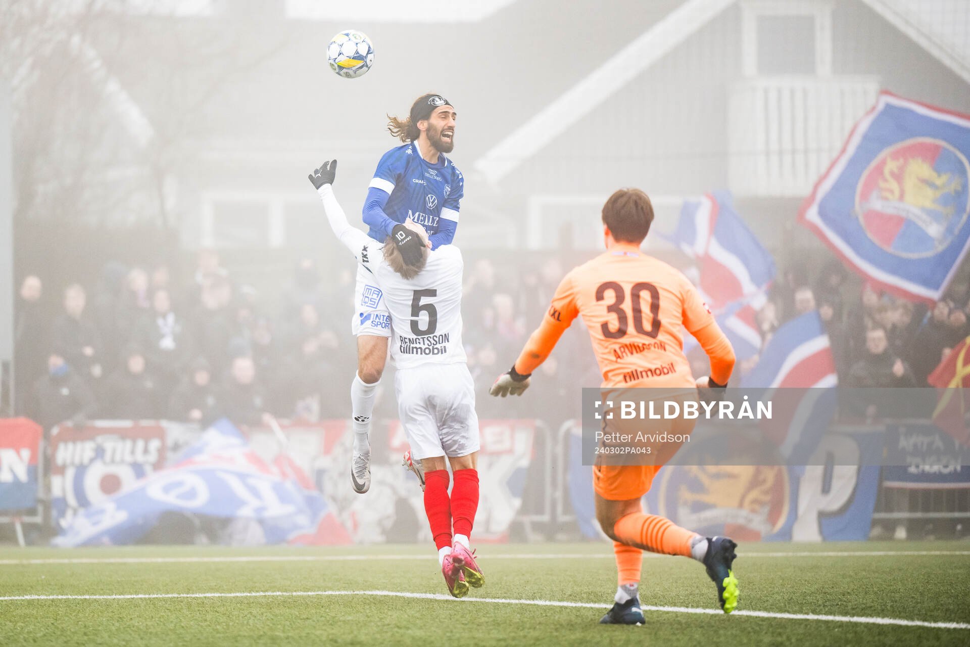 Trelleborgs Hady Saleh Karim och Helsingborgs Simon Bengtsson under fotbollsmatchen i Svenska Cupen mellan Trelleborg och Helsingborg den 2 mars 2024 i Trelleborg.