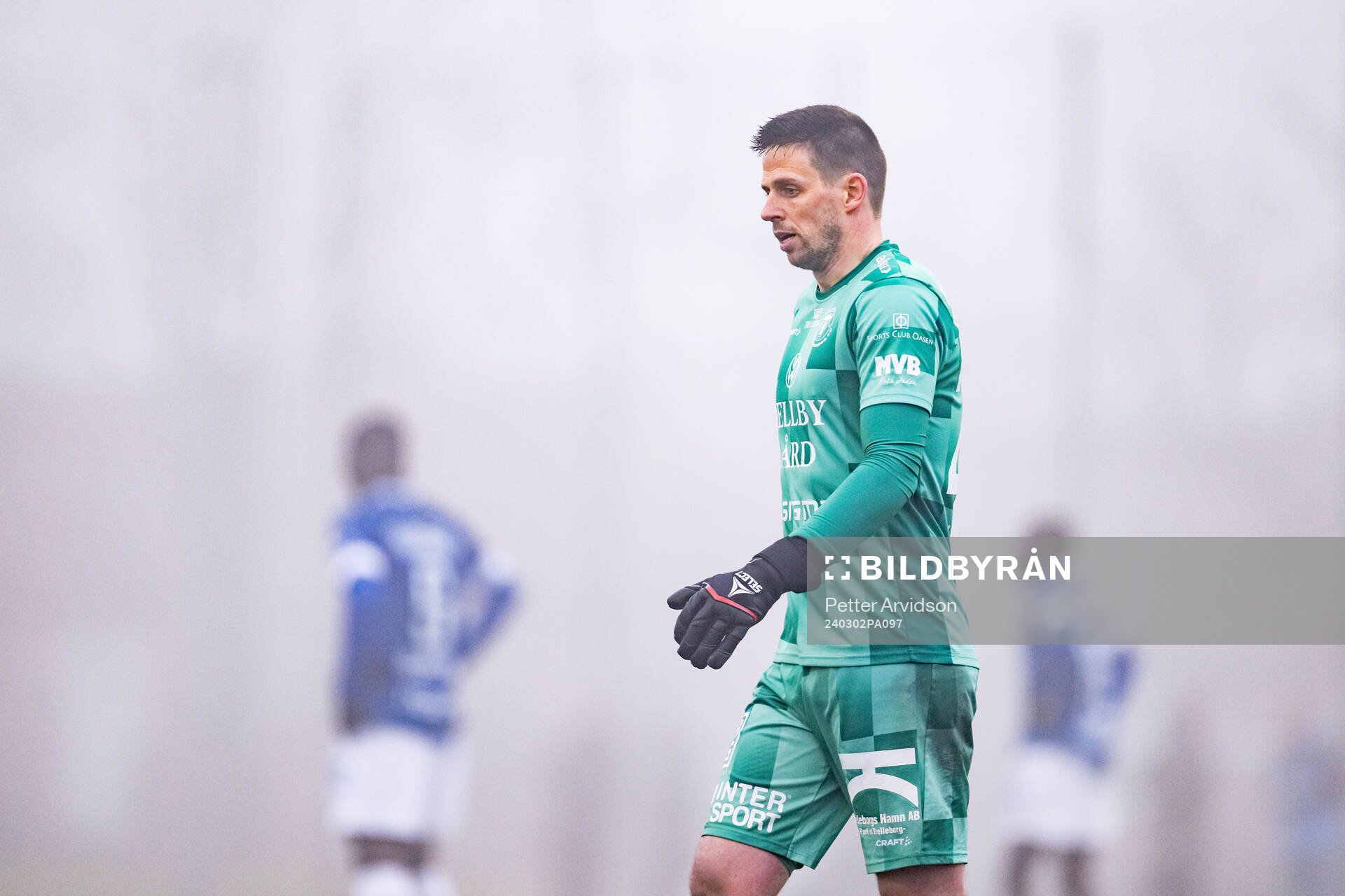 Trelleborgs målvakt Andreas Larsen under fotbollsmatchen i Svenska Cupen mellan Trelleborg och Helsingborg den 2 mars 2024 i Trelleborg.