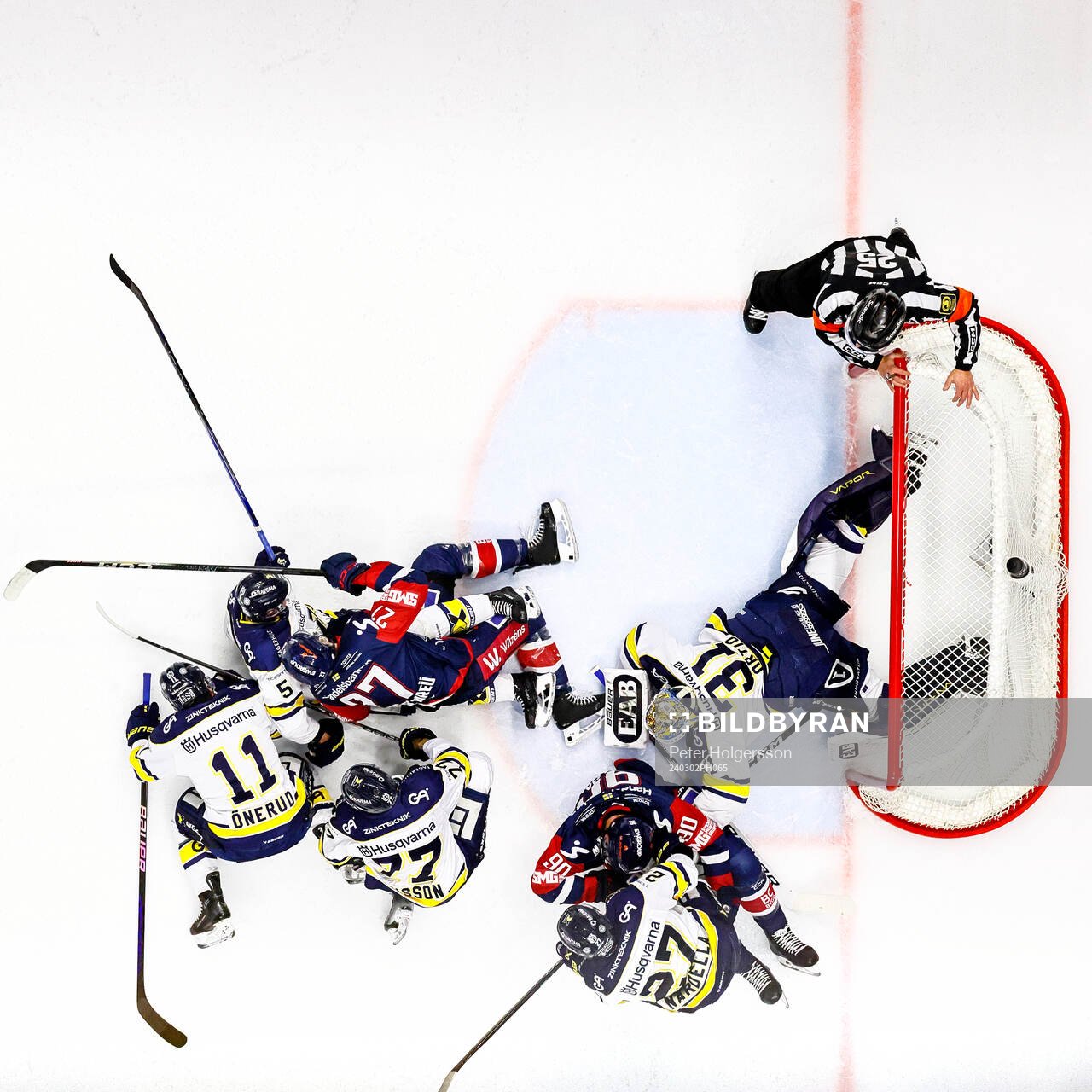 Slagsmål mellan HV71s Victor Sjöholm och Linköpings