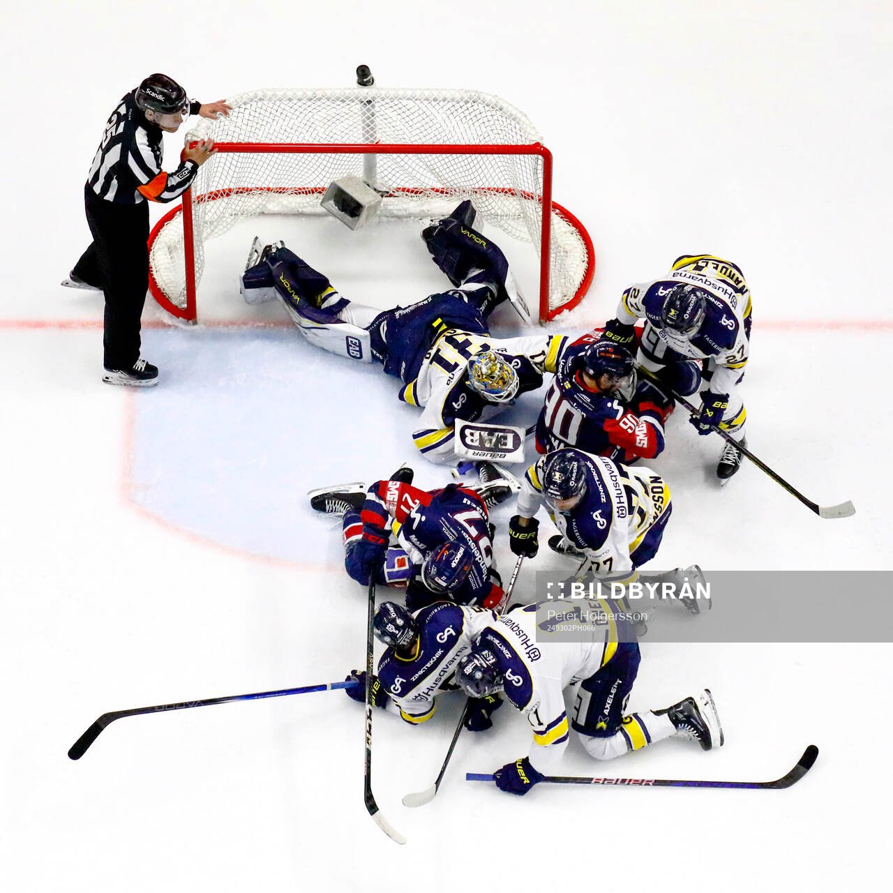 Slagsmål mellan HV71s Victor Sjöholm och Linköpings