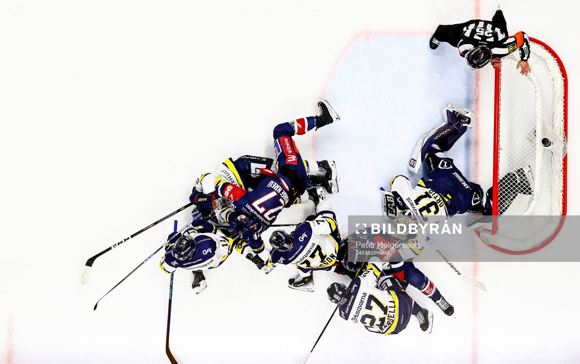 Slagsmål mellan HV71s Victor Sjöholm och Linköpings