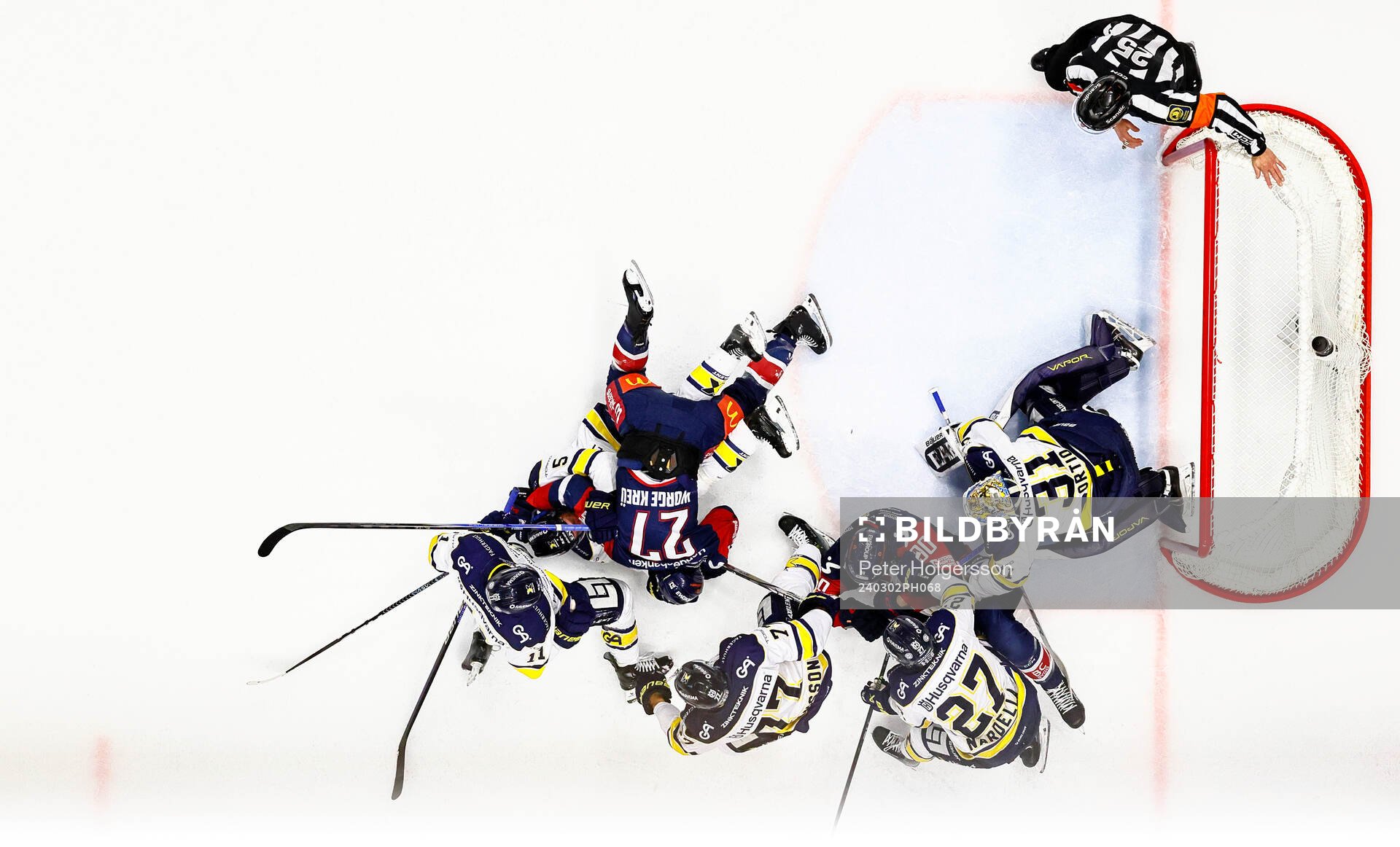 Slagsmål mellan HV71s Victor Sjöholm och Linköpings