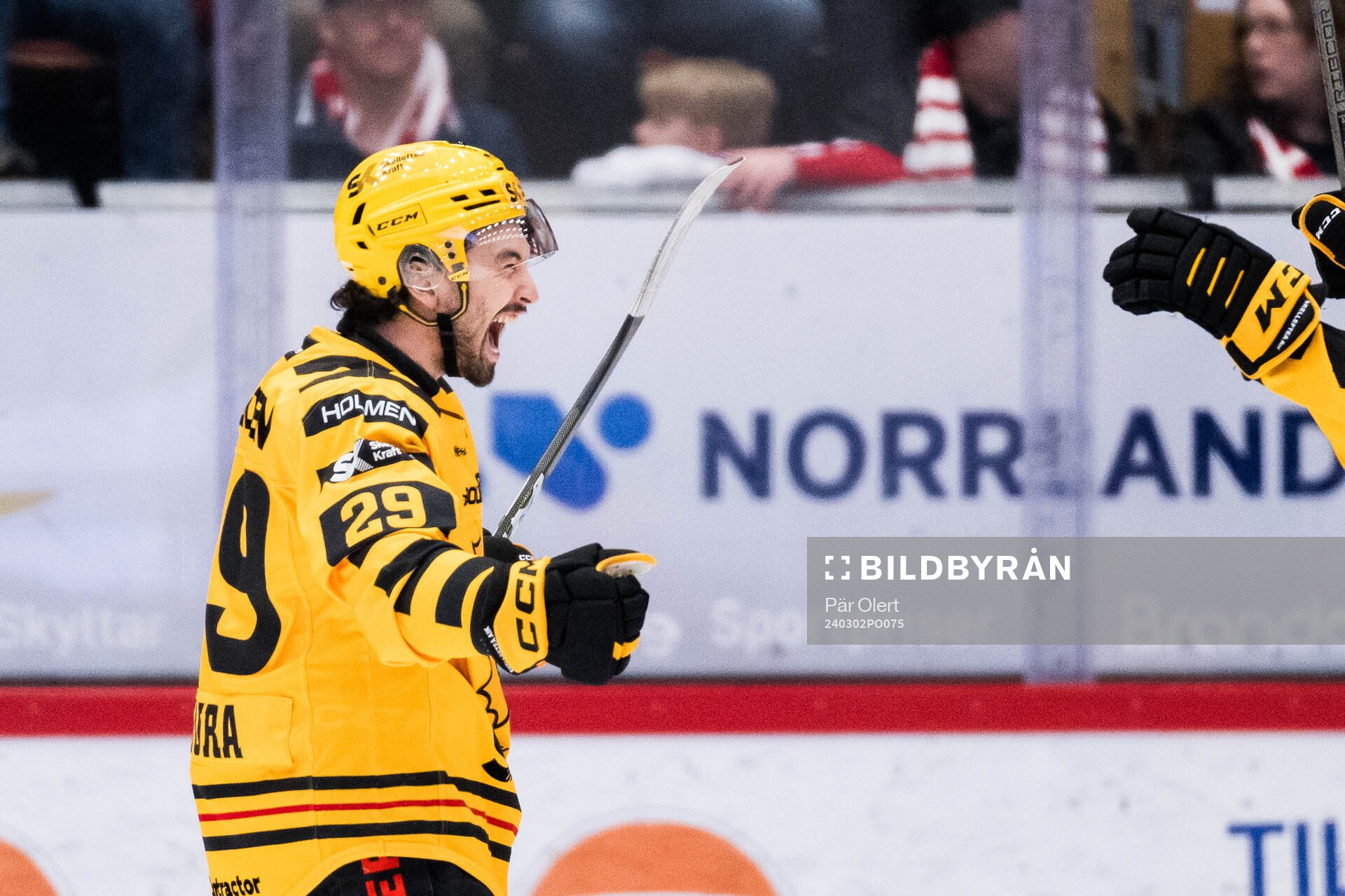 Skellefteås Dylan Sikura jublar