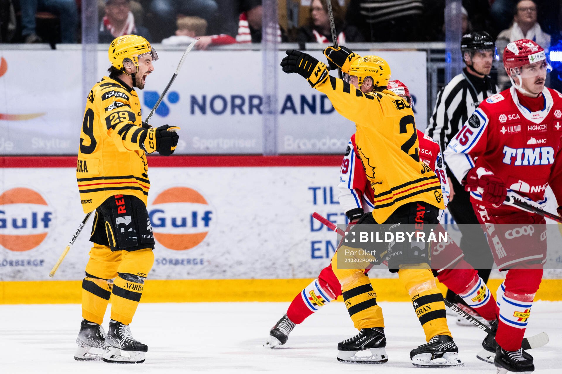 Skellefteås Dylan Sikura jublar