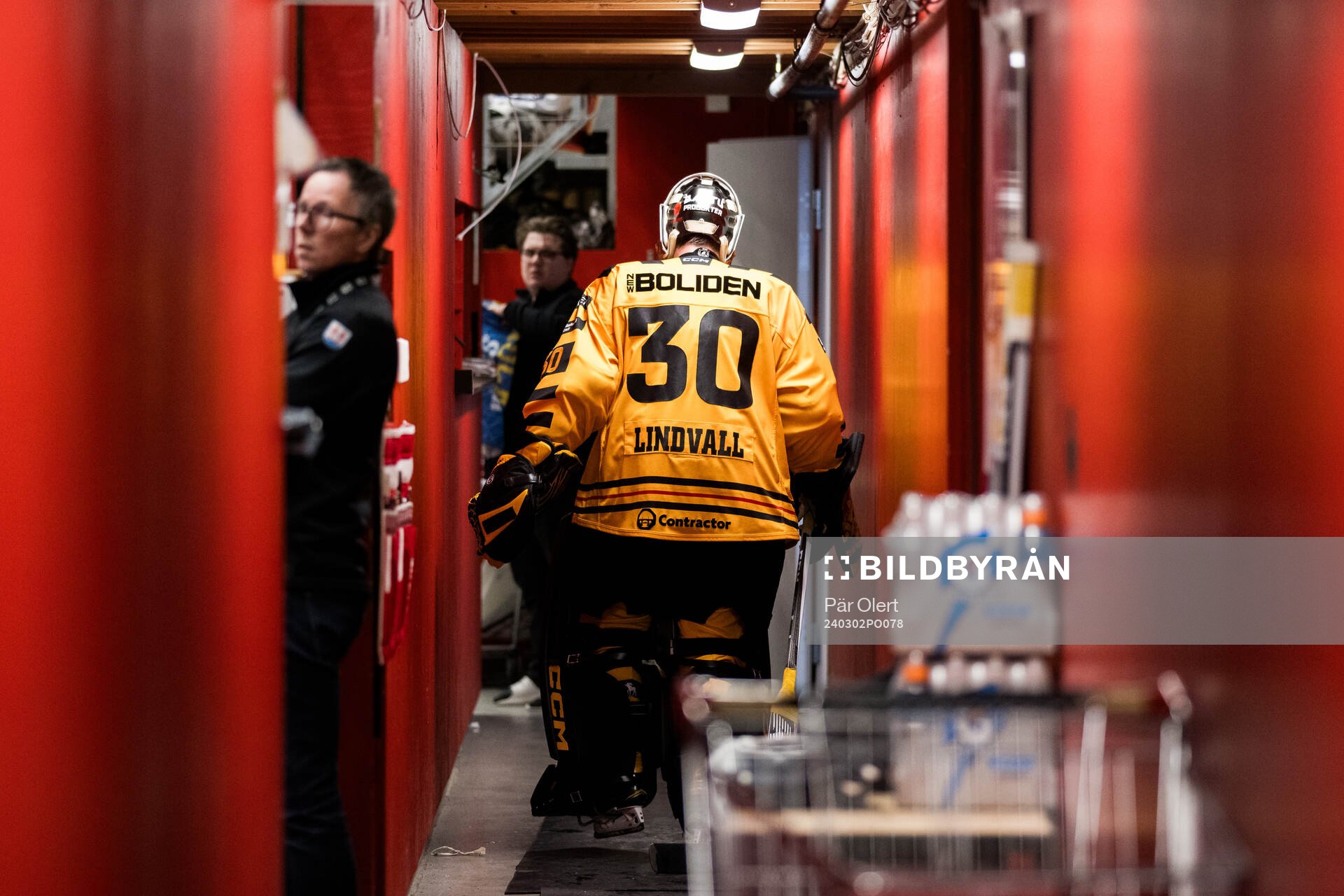 Skellefteås målvakt Gustaf Lindvall lämnar isen
