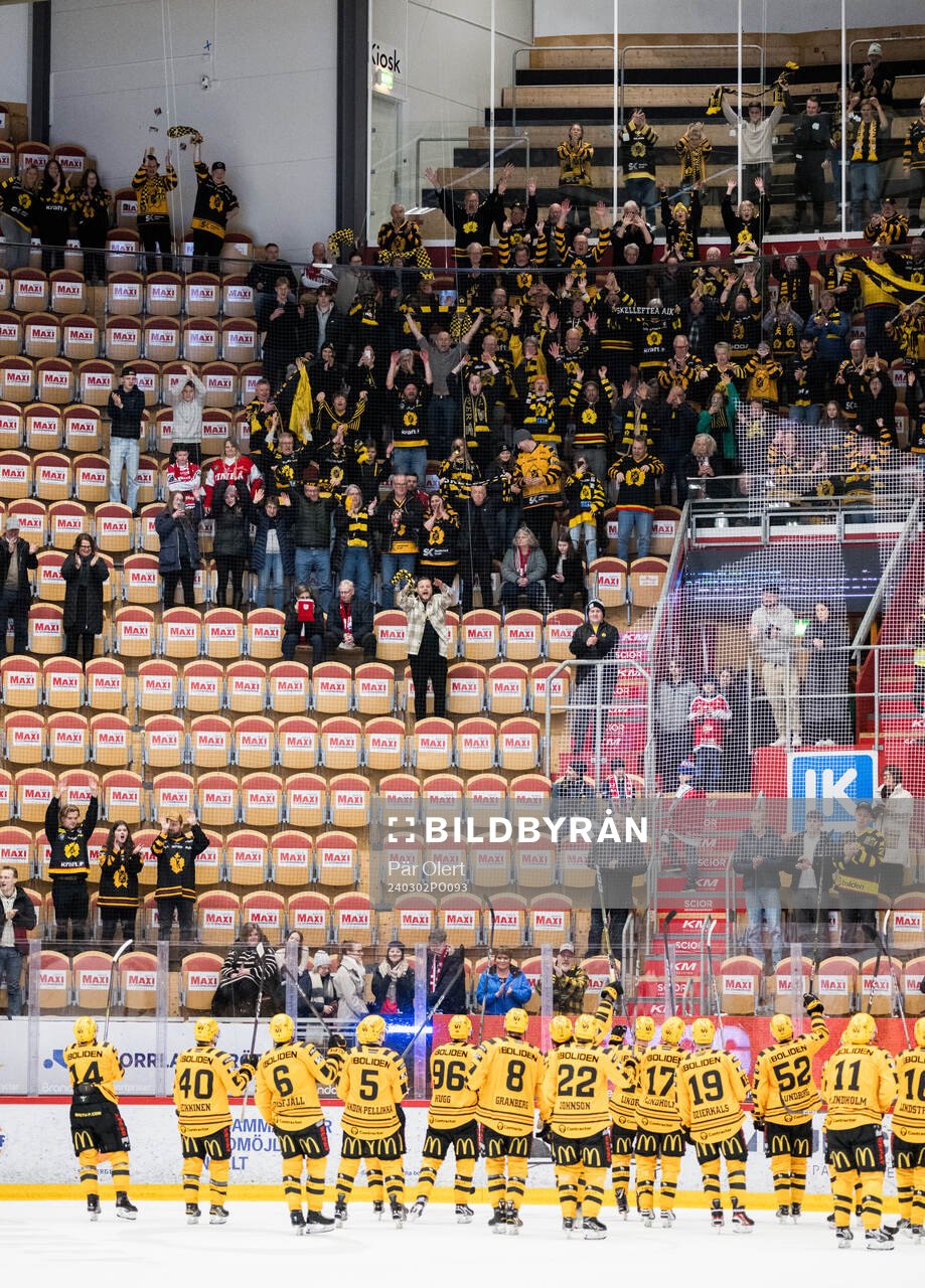 Skellefteås spelare och supportrar jublar
