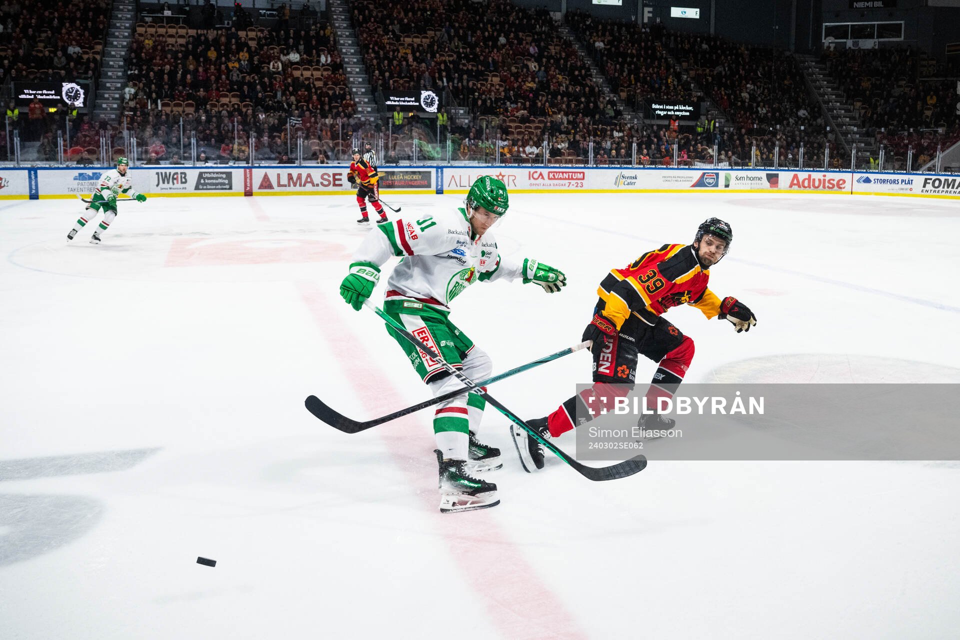 Rögles Adam Tambellini och Luleås Pontus Själin
