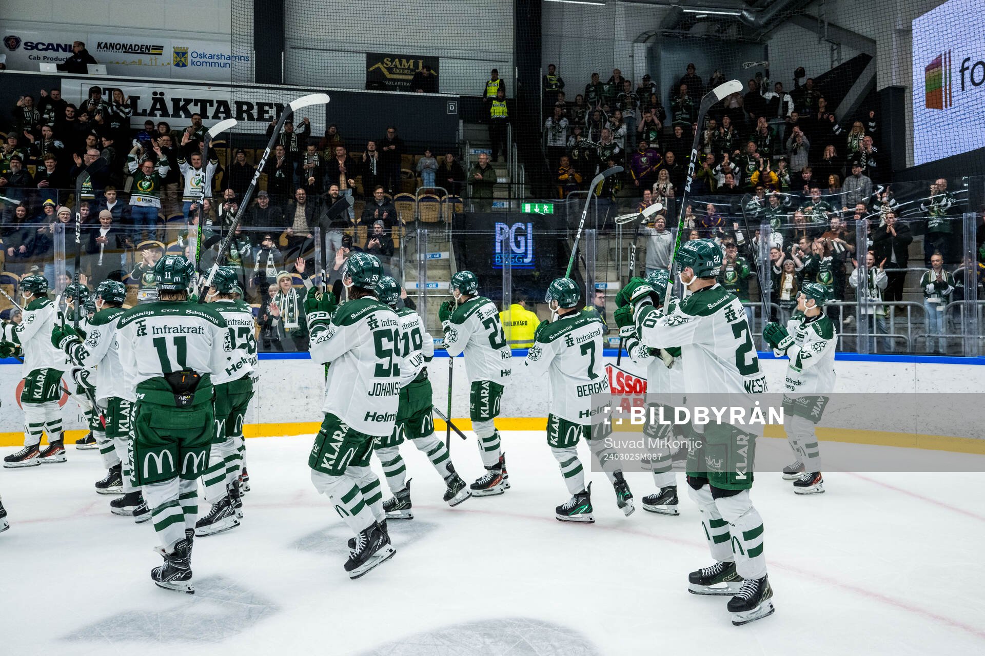 Färjestad spelare jublar