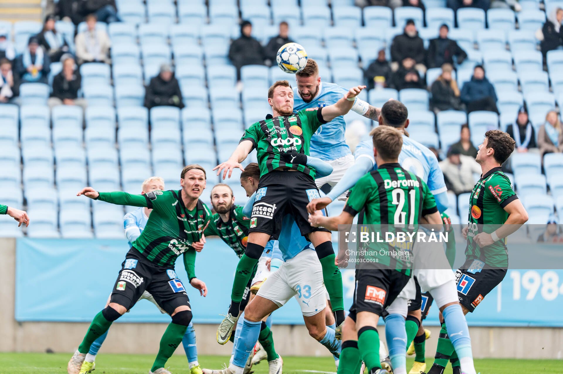 Malmö FFs Pontus Jansson nickar in 1-0 målet
