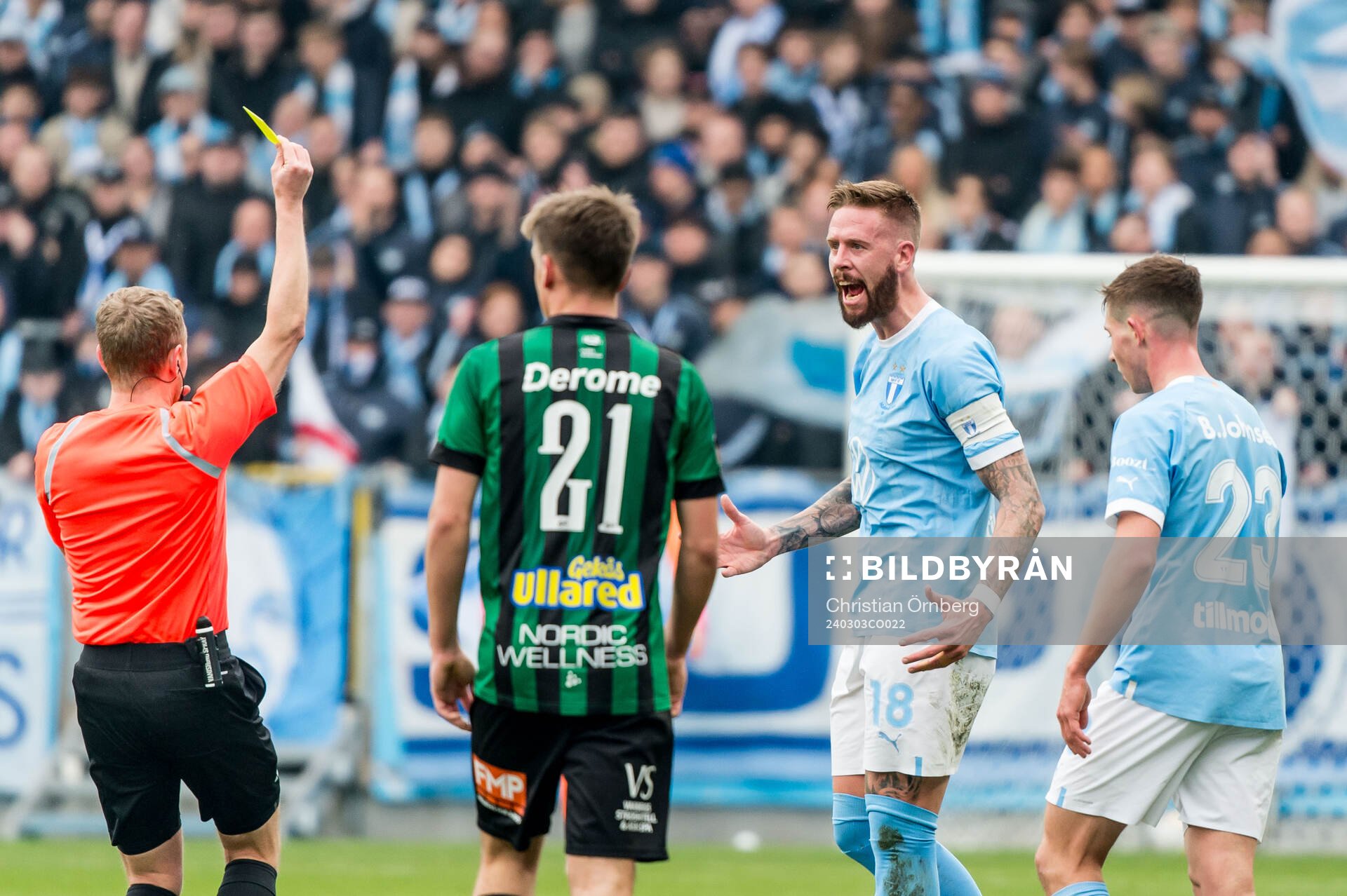 Domare Fredrik Klitte och Malmö FFs Pontus Jansson deppar