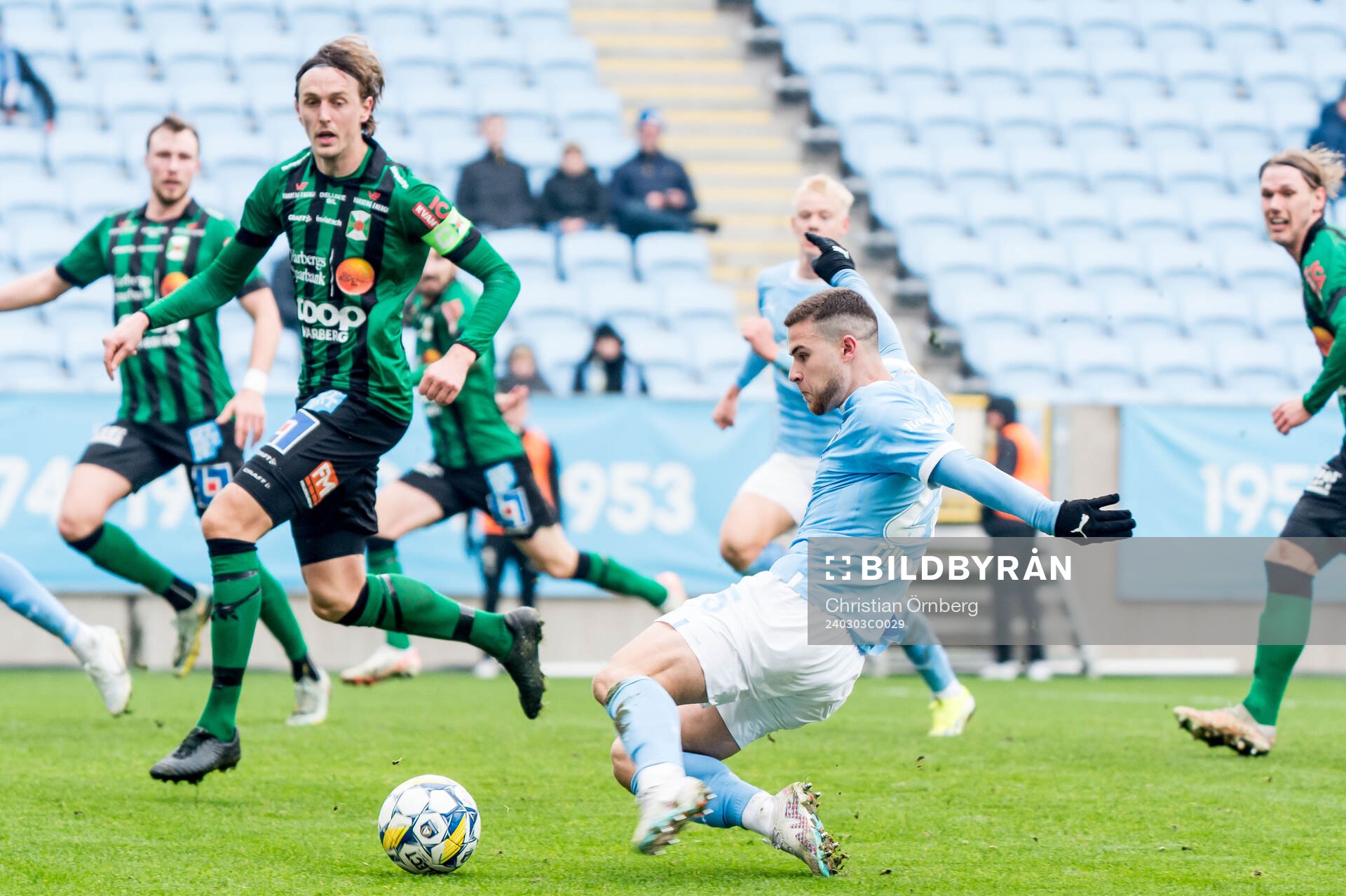 Malmö FFs Gabriel Busanello och Varbergs Joakim Lindner