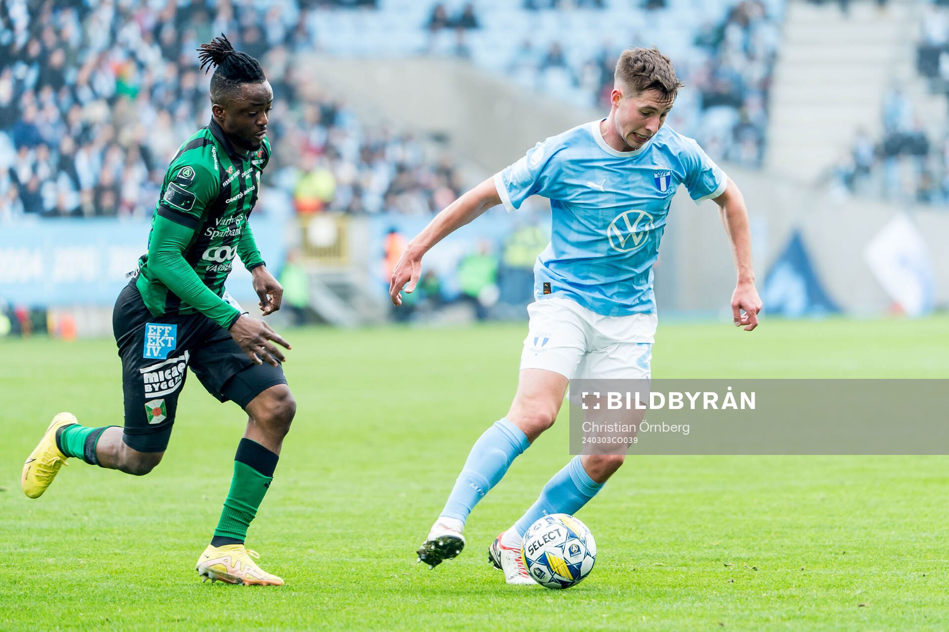 Malmö FFs Lasse Berg Johnsen och Varbergs Azeez Temitope
