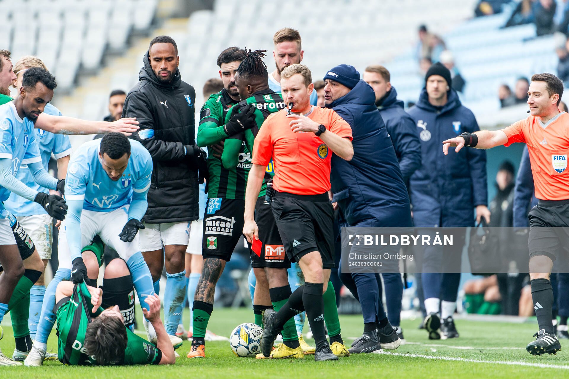 Malmö FFs Martin Olsson och Varbergs Robin Tranberg i bråk