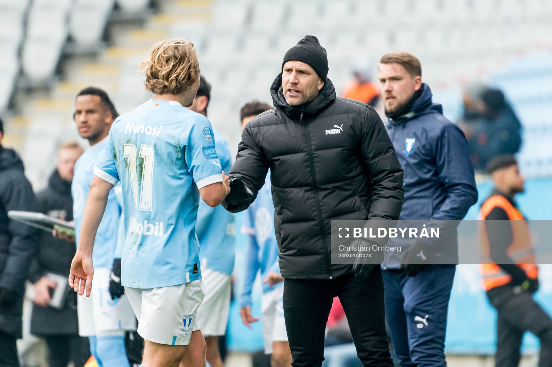 Malmö FFs Sebastian Nanasi och tränare Henrik Rydström under fotbollsmatchen i Svenska Cupen mellan Malmö FF och Varberg den 3 mars 2024 i Malmö.