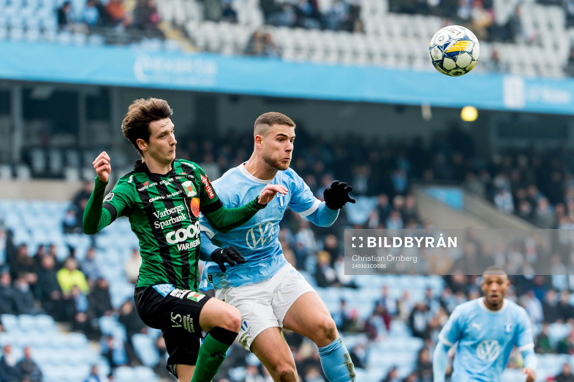 Varbergs Olle Edlund och Malmö FFs Gabriel Busanello