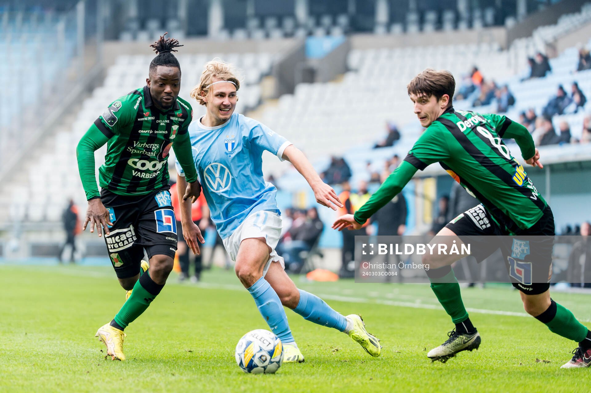 Malmö FFs Sebastian Nanasi och Varbergs Azeez Temitope
