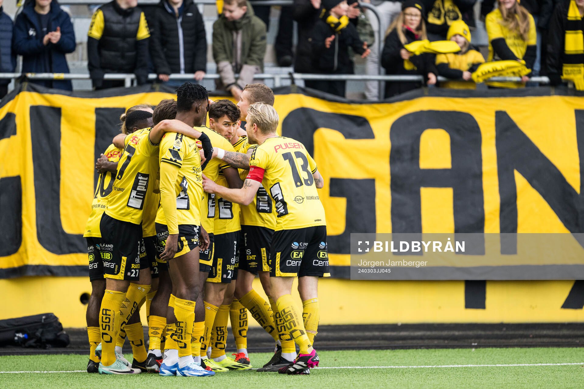 Elfsborgs Simon Hedlund jublar efter 2-1 under fotbollsmatchen i Svenska Cupen mellan Elfsborg och Degerfors den 3 mars 2024 i Borås.