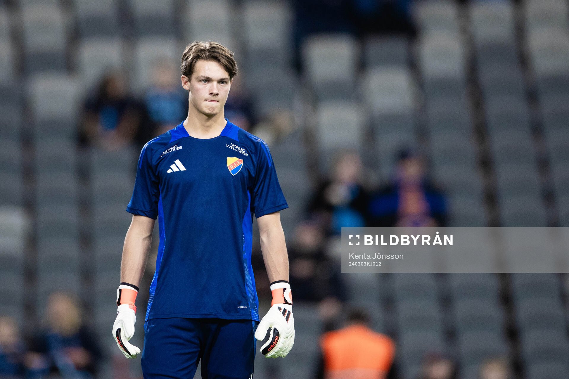 Djurgårdens målvakt Max Croon under uppvärmningen inför fotbollsmatchen i Svenska Cupen mellan Djurgården och IFK Göteborg den 3 mars 2024 i Stockholm.