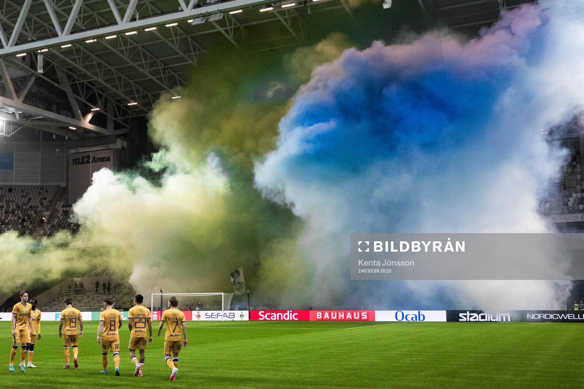 IFK Göteborgs supportrar med pyroteknik