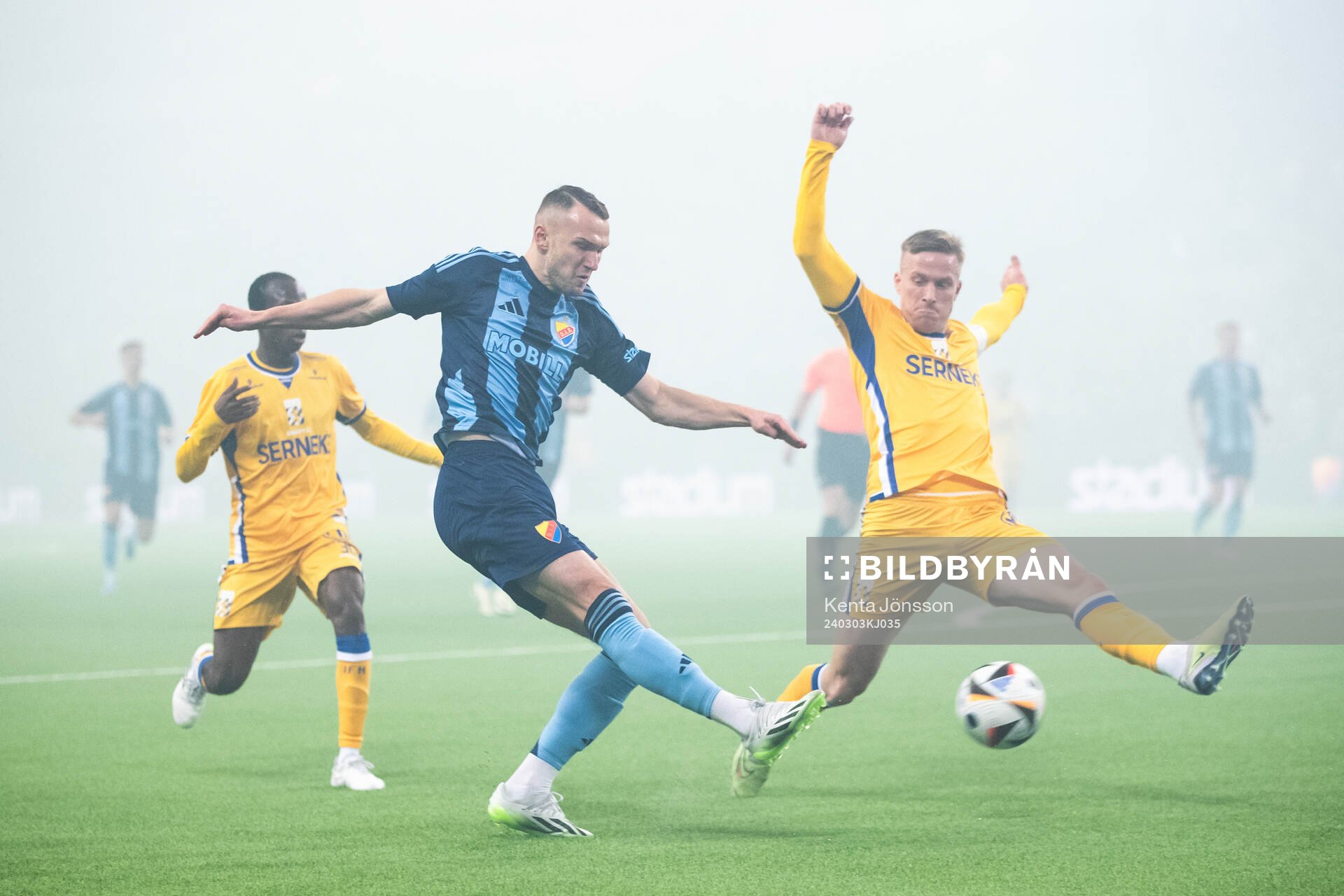Djurgårdens Piotr Johansson och IFK Göteborgs  Oscar Wendt