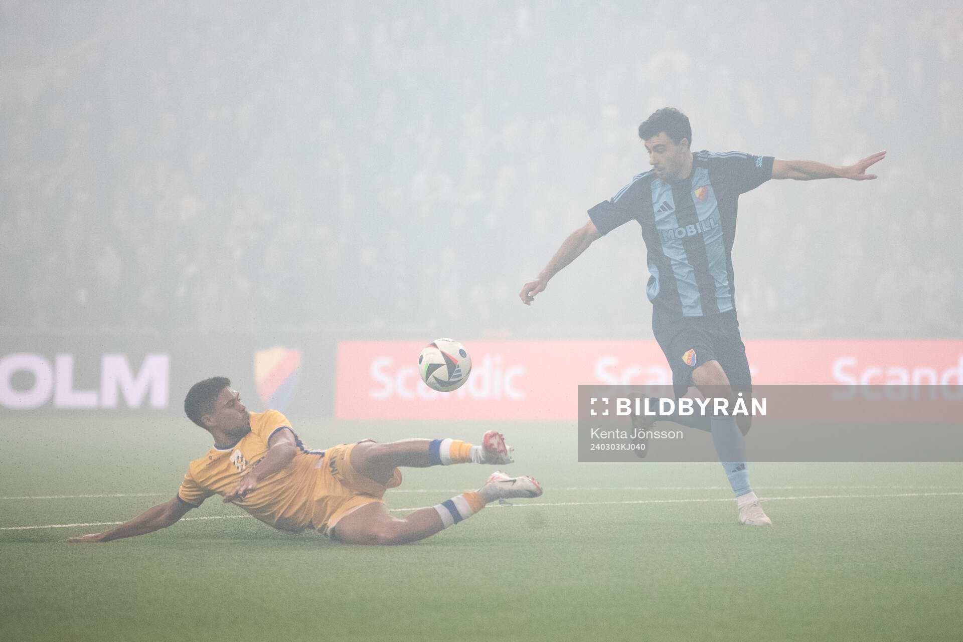 IFK Göteborgs Elis Bishesari och Djurgårdens Deniz Hummet