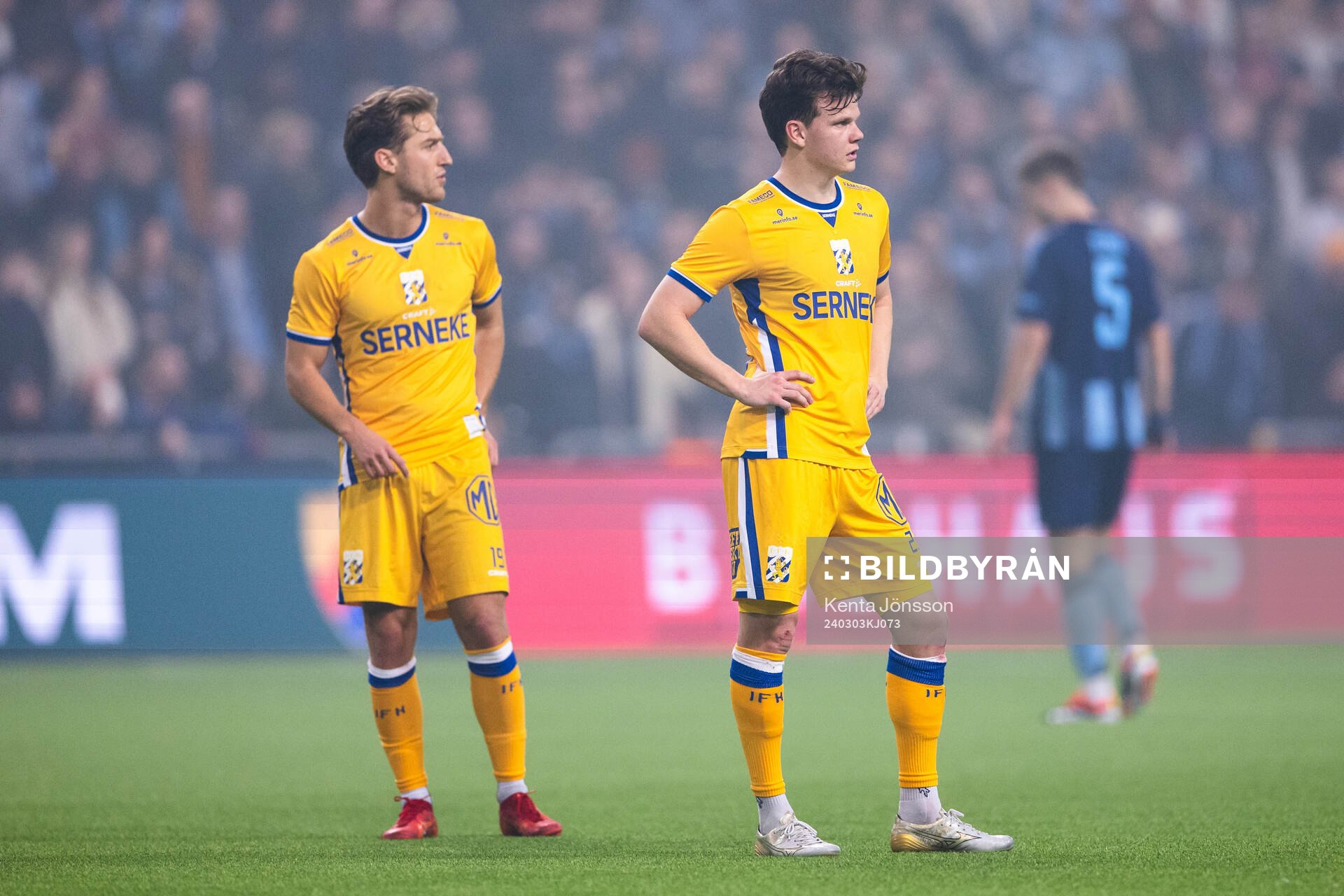 IFK Göteborgs Arbnor Mucolli och Kolbeinn Thordarson deppar