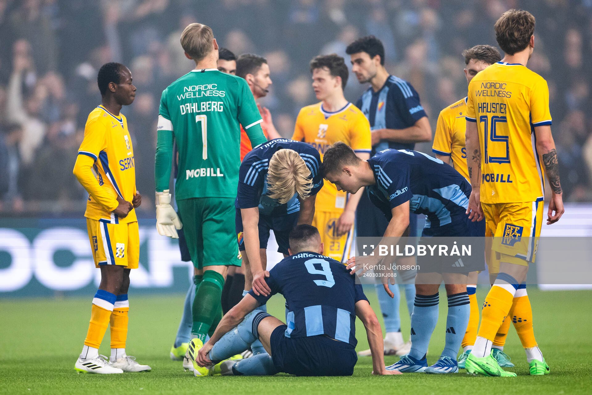 Djurgårdens Haris Radetinac har ont under fotbollsmatchen i Svenska Cupen mellan Djurgården och IFK Göteborg den 3 mars 2024 i Stockholm.