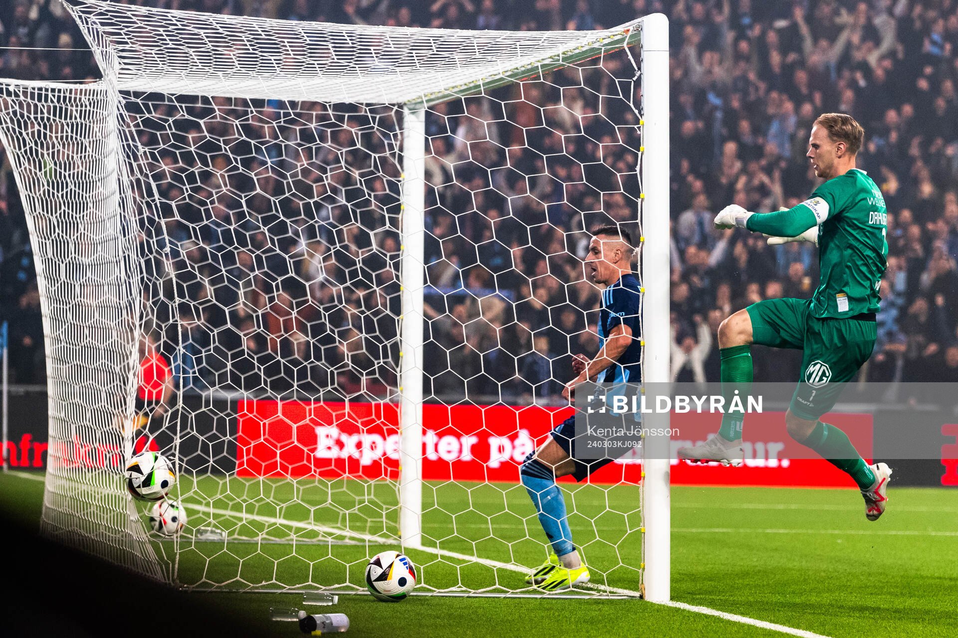 IFK Göteborgs Pontus Dahlberg släpper in 3-0 av Djurgårdens Besard Sabovic (ej i bild) under fotbollsmatchen i Svenska Cupen mellan Djurgården och IFK Göteborg den 3 mars 2024 i Stockholm.