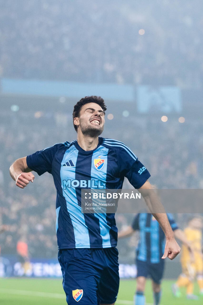 Djurgårdens Deniz Hümmet jublar efter 2-0 under fotbollsmatchen i Svenska Cupen mellan Djurgården och IFK Göteborg den 3 mars 2024 i Stockholm.