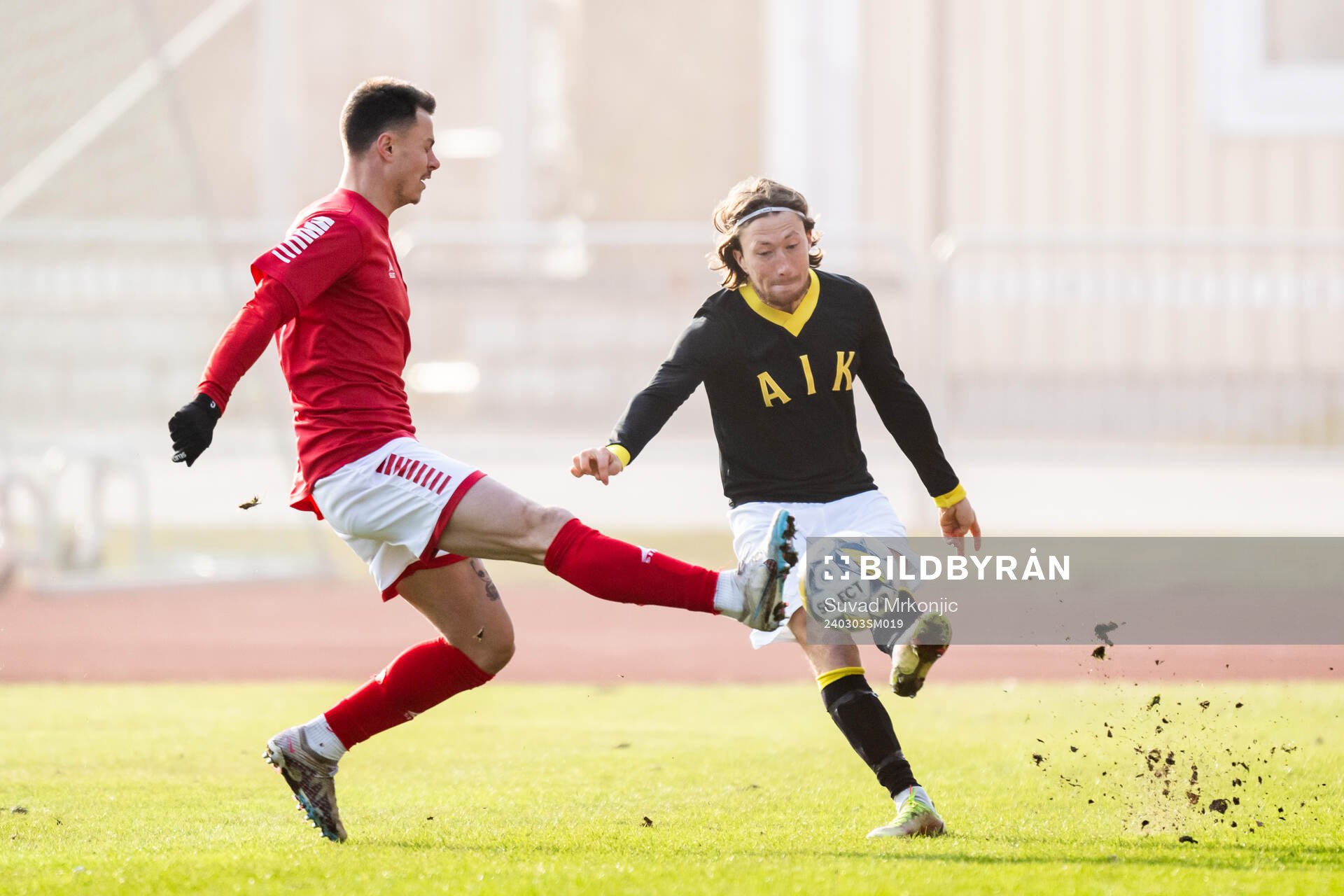 Kalmars Melker Hallberg och AIKs Axel Björnström