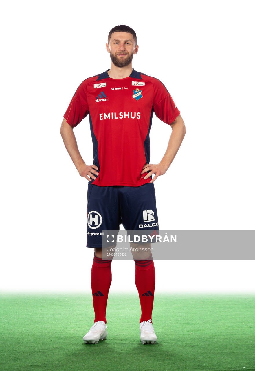 Östers Alibek Aliev poserar för ett porträtt den 4 mars 2024 i Växjö.