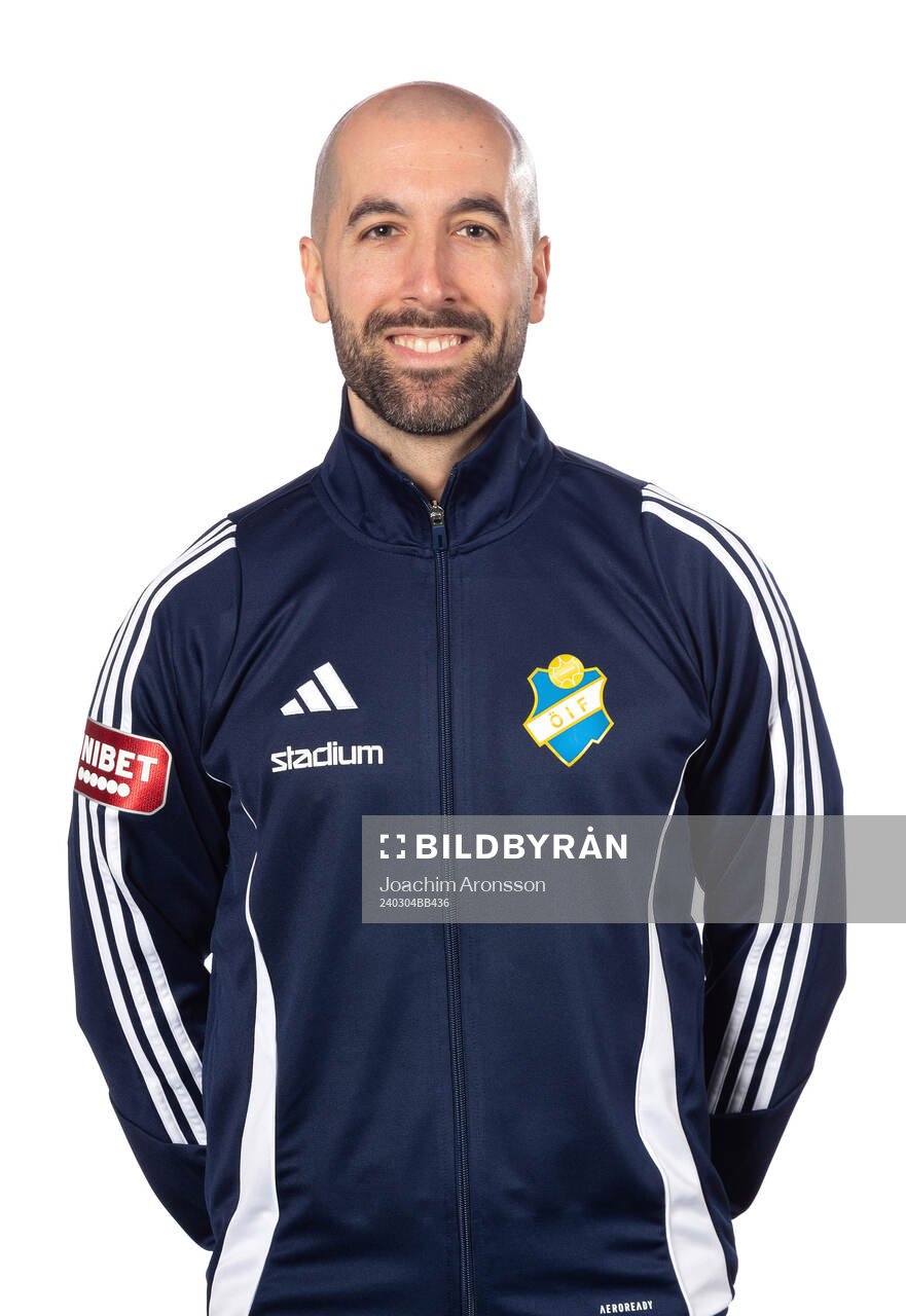 Östers tränare Martin Foyston poserar för ett porträtt den 4 mars 2024 i Växjö.