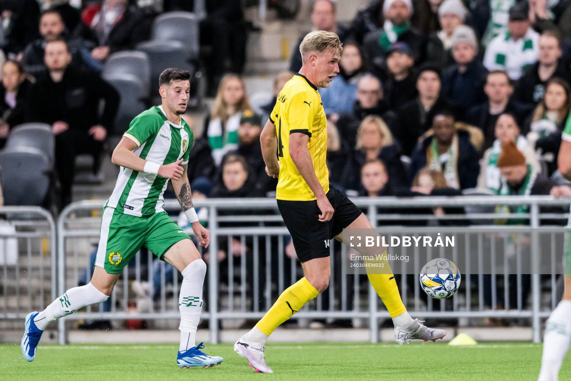 Hammarbys Viktor Djukanovic och Mjällbys Herman Johansson