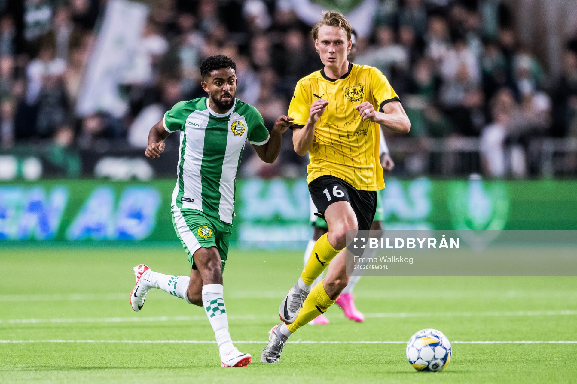 Hammarbys Tesfaldet Tekie och Mjällbys Alexander Johansson