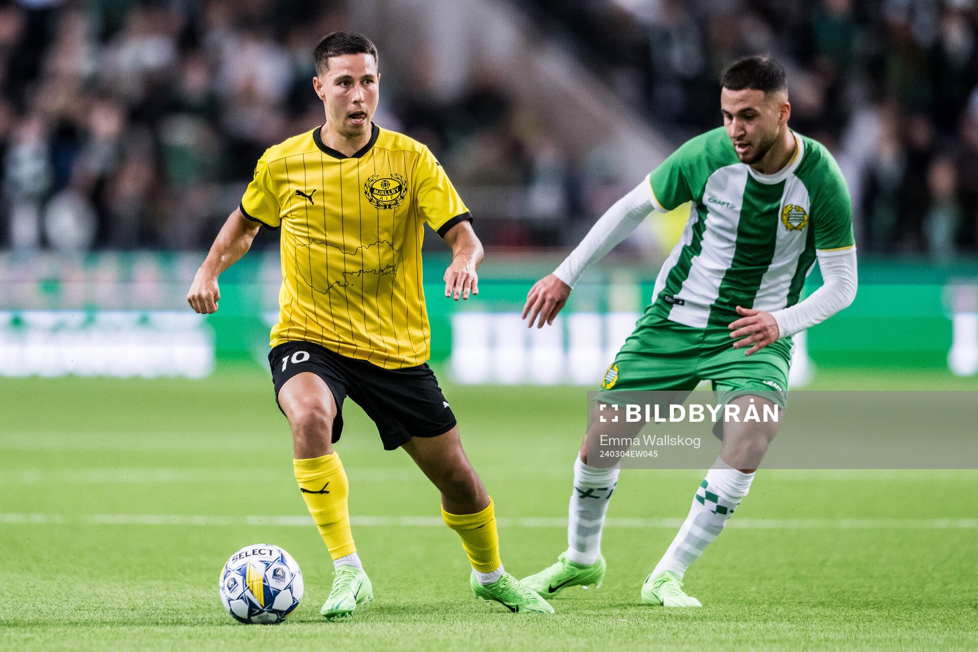 Mjällbys Nicklas Røjkjær och Hammarbys Abdelrahman Boudah Saidi under fotbollsmatchen i Svenska Cupen mellan Hammarby och Mjällby den 4 mars 2024 i Stockholm.