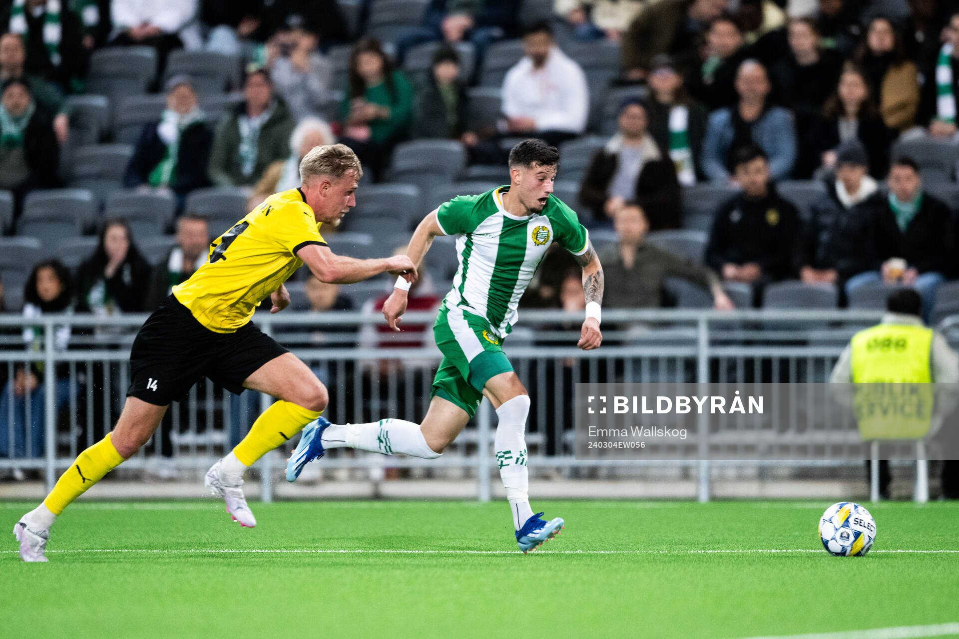 Mjällbys Herman Johansson och Hammarbys Viktor Djukanovic