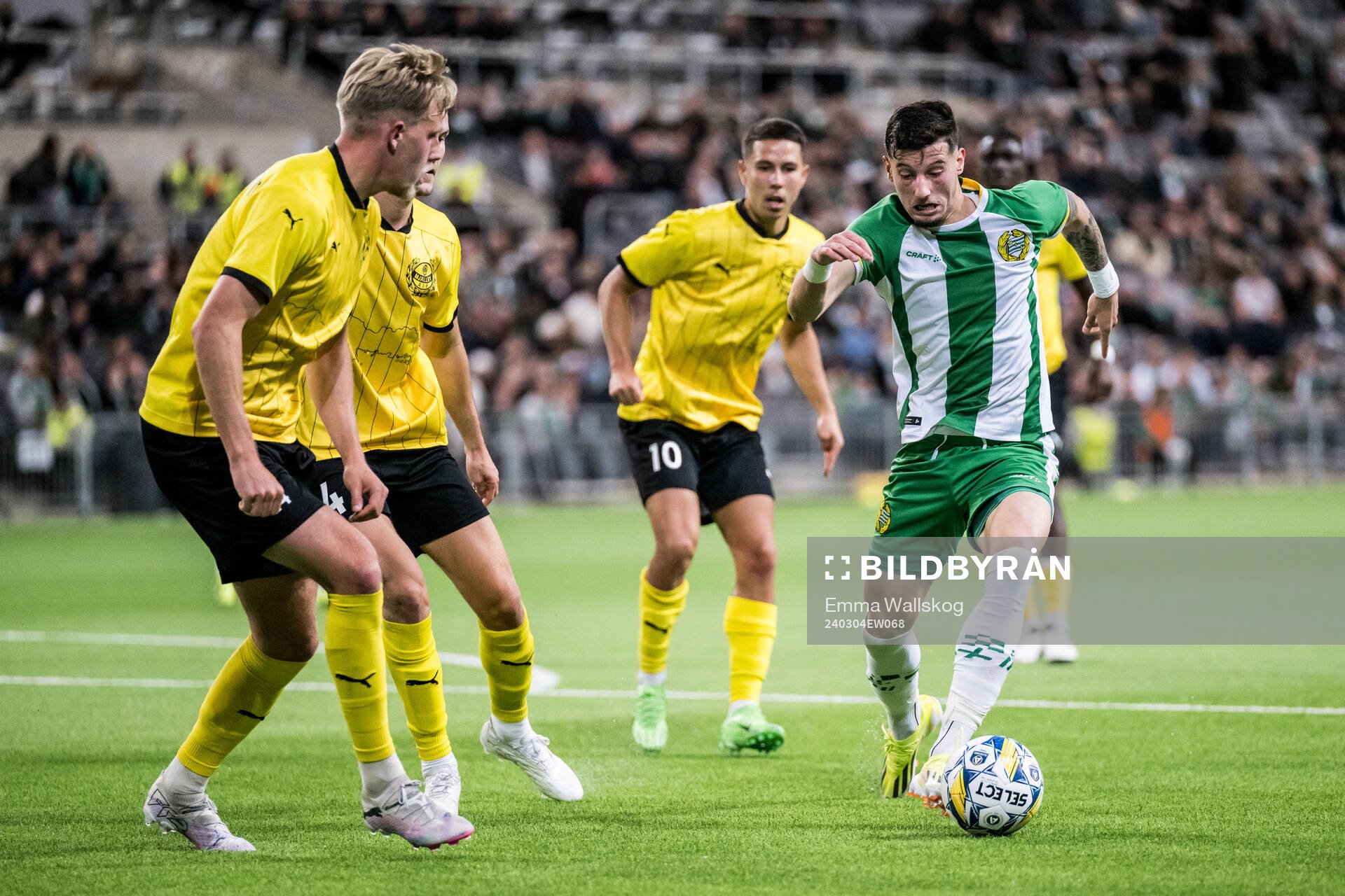 Mjällbys Herman Johansson och Hammarbys Viktor Djukanovic