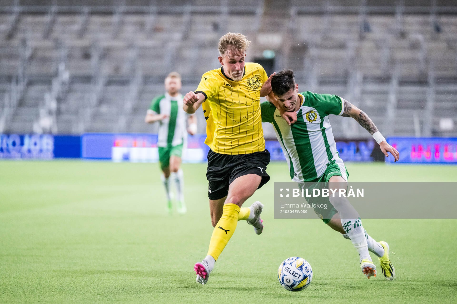 Mjällbys Herman Johansson och Hammarbys Viktor Djukanovic