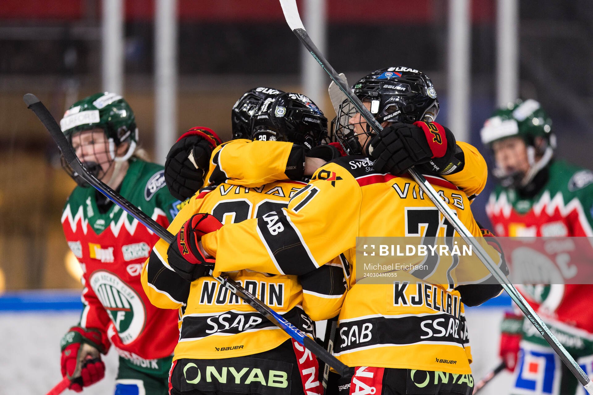 Luleås Jenna Pirttijärvi jublar med lagkamrater