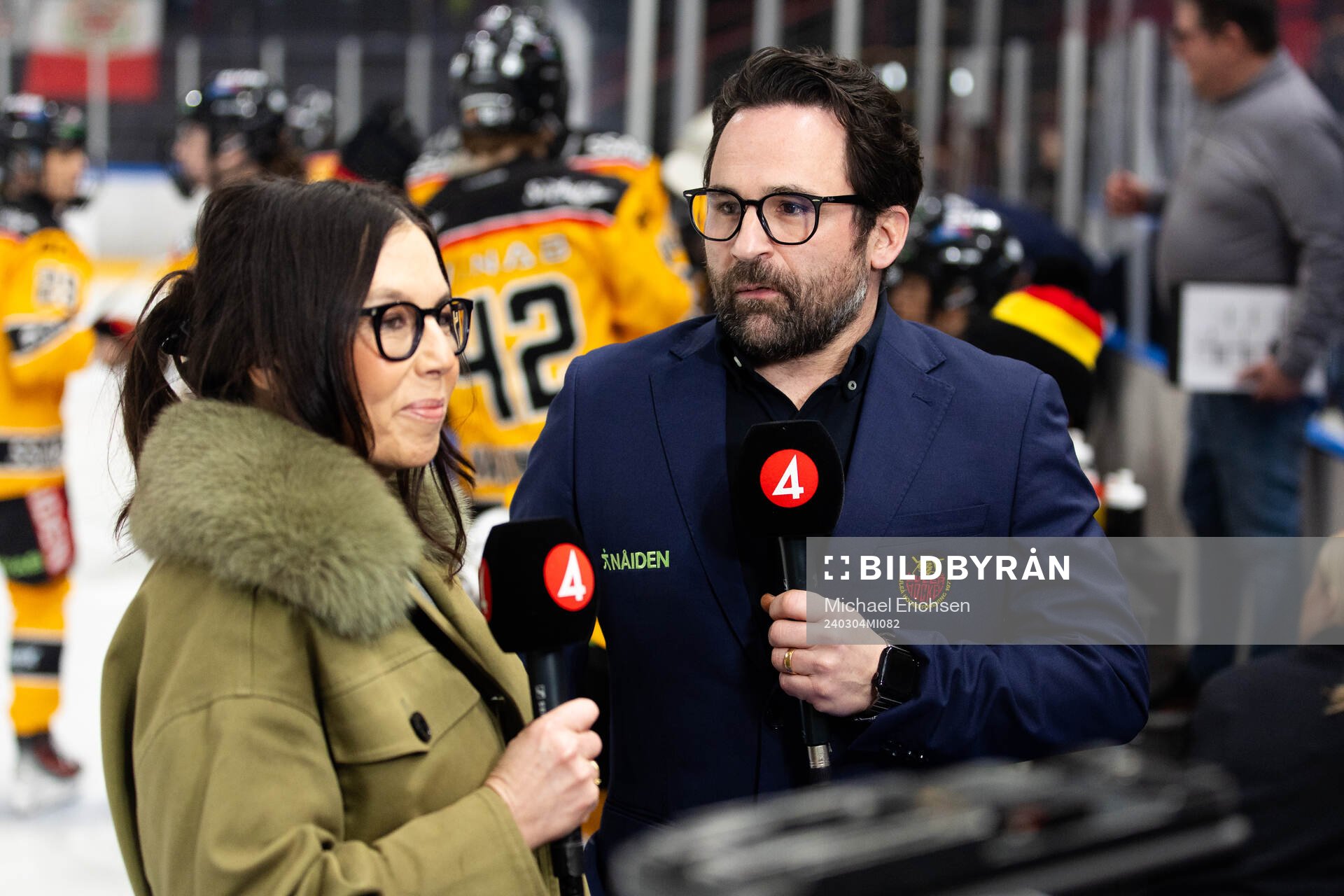 TV4s Apollonia Mälarberg intervjuar Luleås tränare Jens
