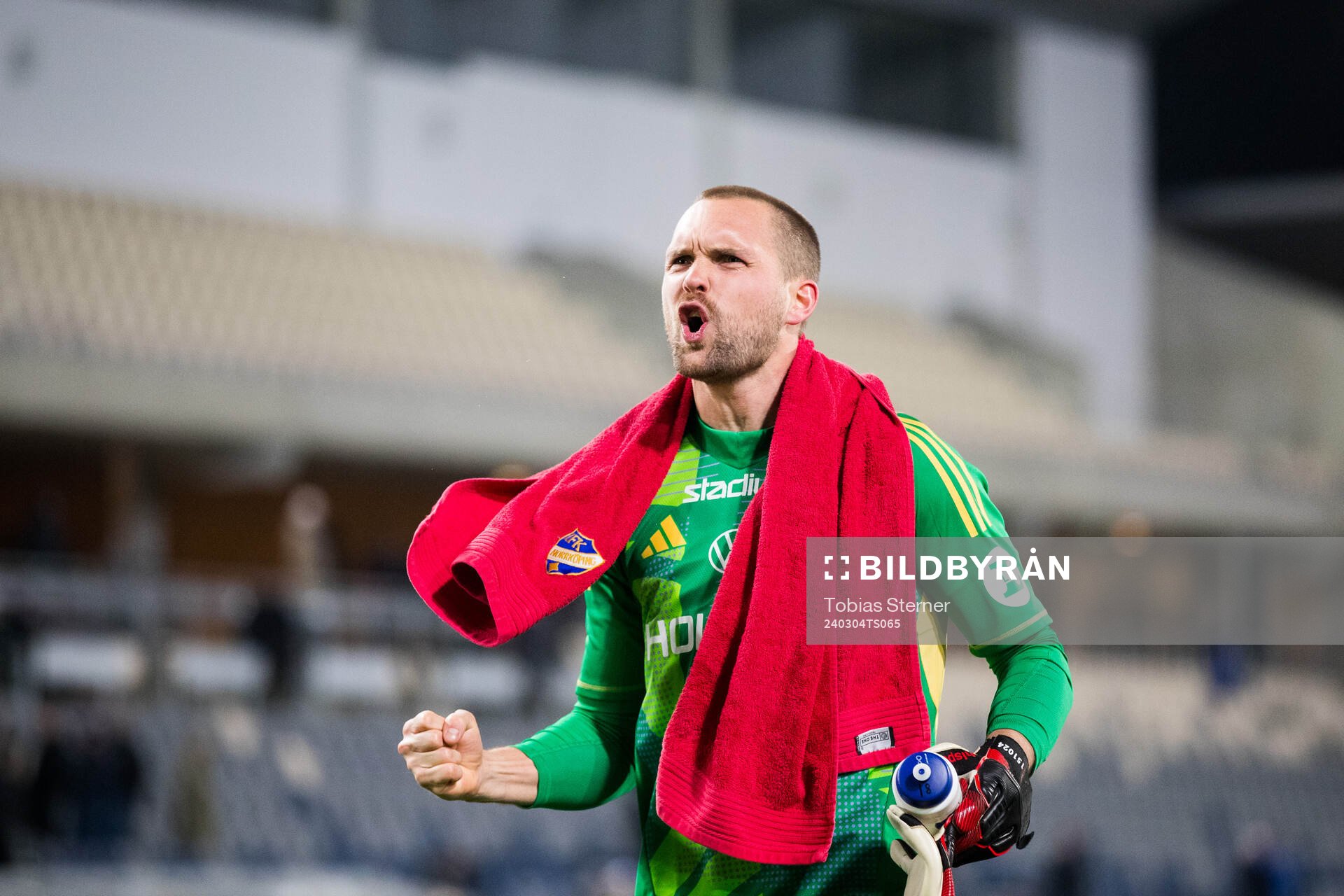 IFK Norrköpings målvakt Oscar Jansson jublar