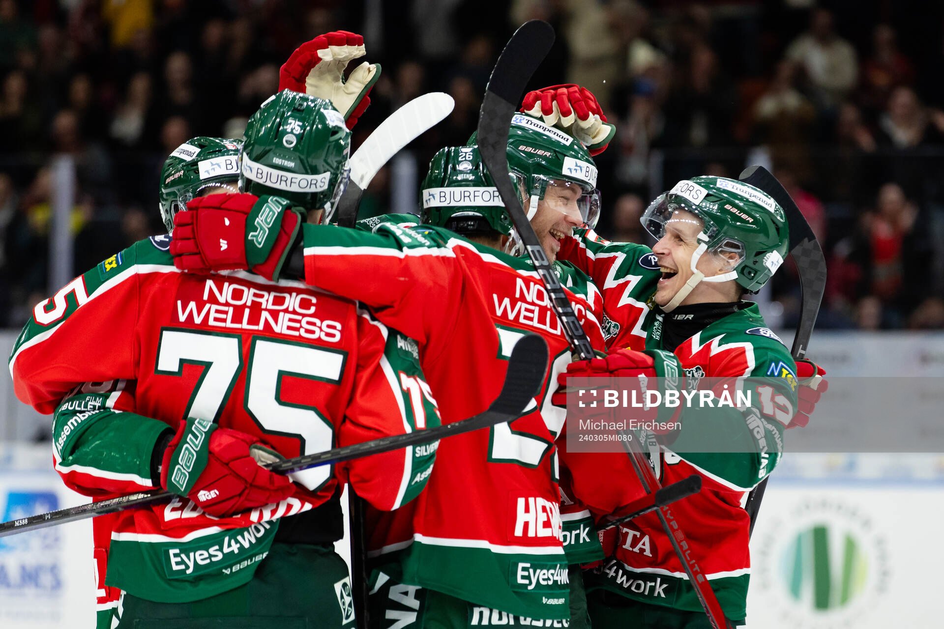 Frölundas Christian Folin jublar med lagkamrater