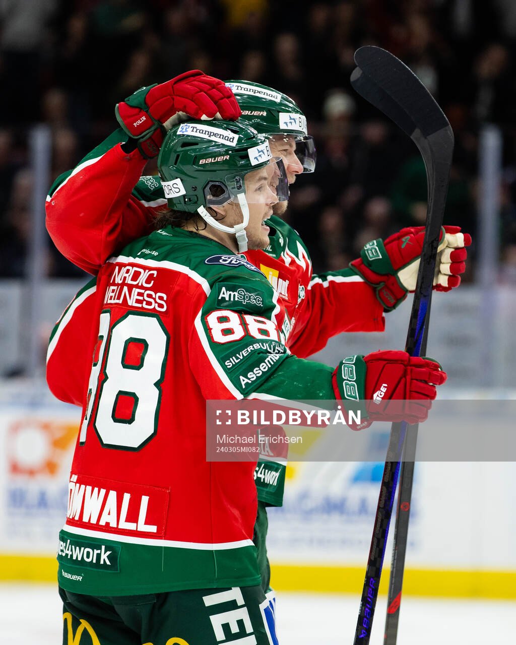 Frölundas Christian Folin jublar ihop med Malte Strömwall