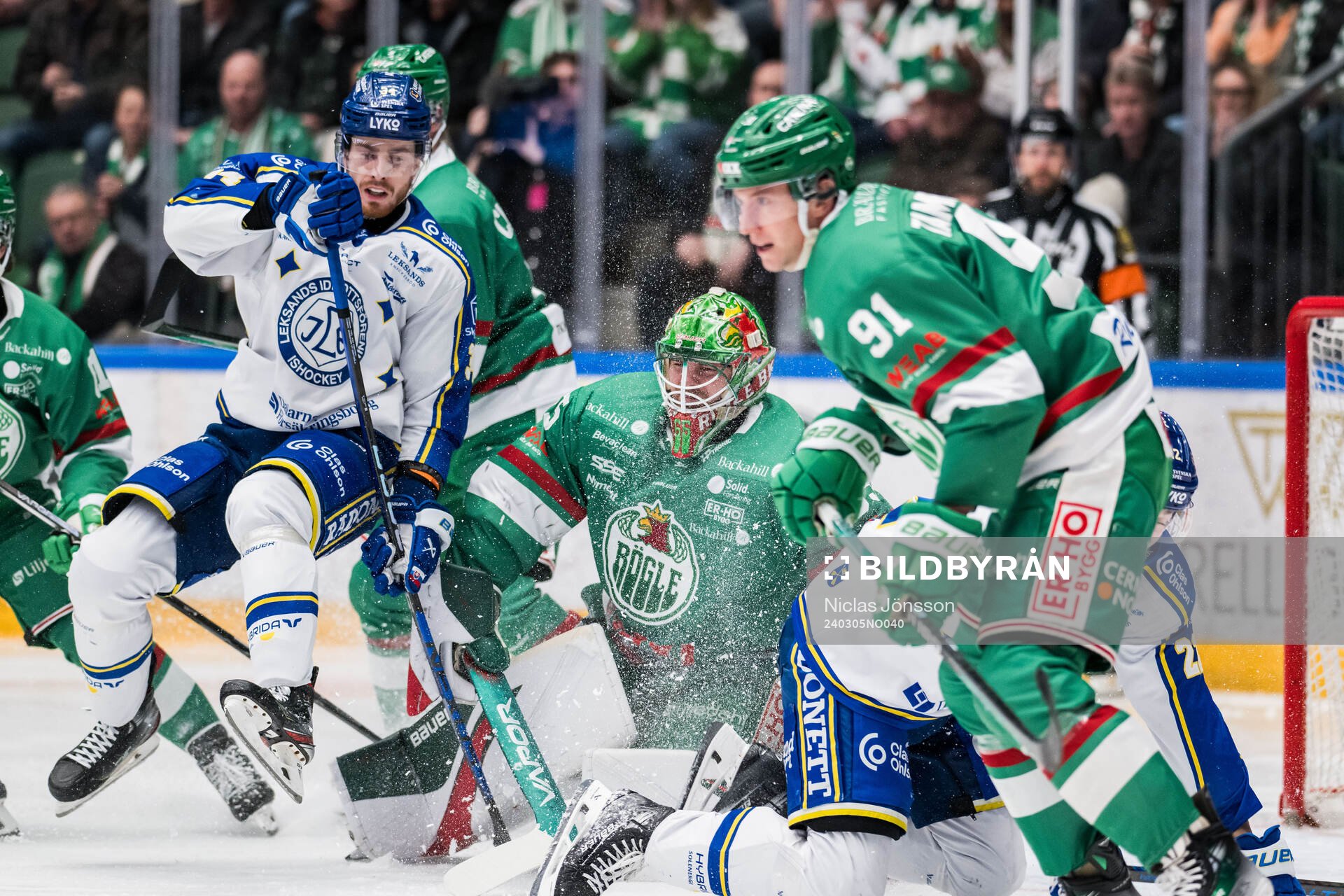 Leksands Peter Cehlarik och Rögles målvakt Christoffer