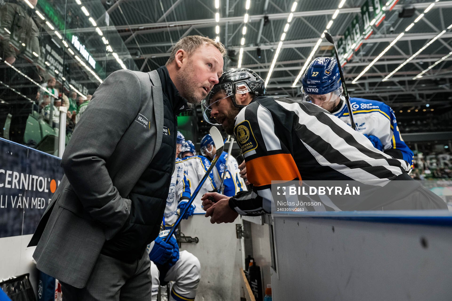Leksands assisterande tränare Mikael Karlberg och Domare